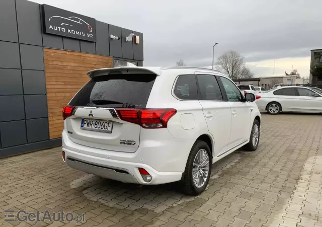 MITSUBISHI Outlander 2.4 4WD Plug-In Hybrid Diamant+