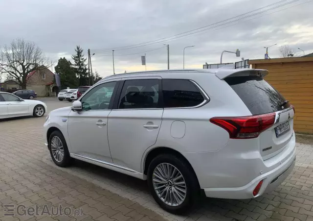 MITSUBISHI Outlander 2.4 4WD Plug-In Hybrid Diamant+