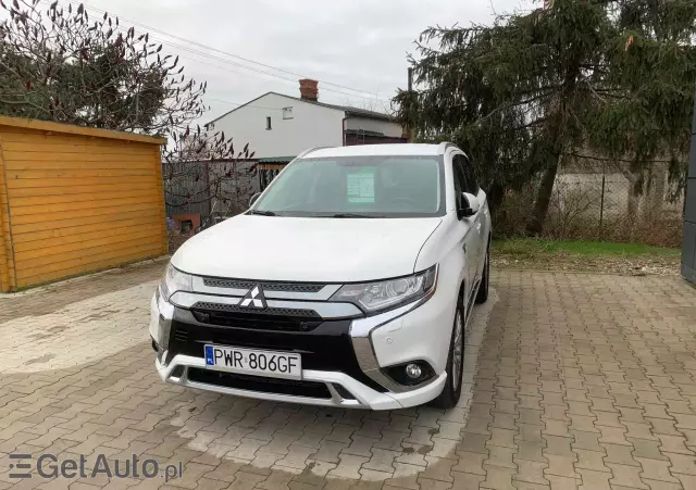 MITSUBISHI Outlander 2.4 4WD Plug-In Hybrid Diamant+