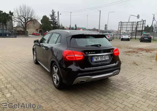 MERCEDES-BENZ GLA 200 (CDI) d 4Matic 7G-DCT StreetStyle