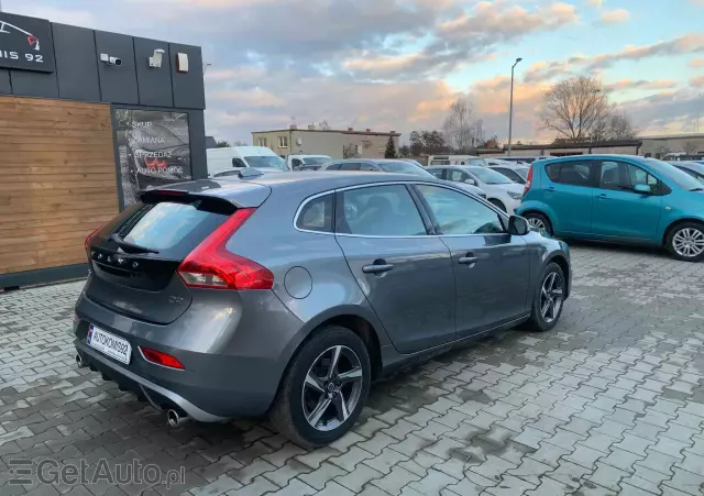 VOLVO V40 D2 Drive-E R-Design Kinetic