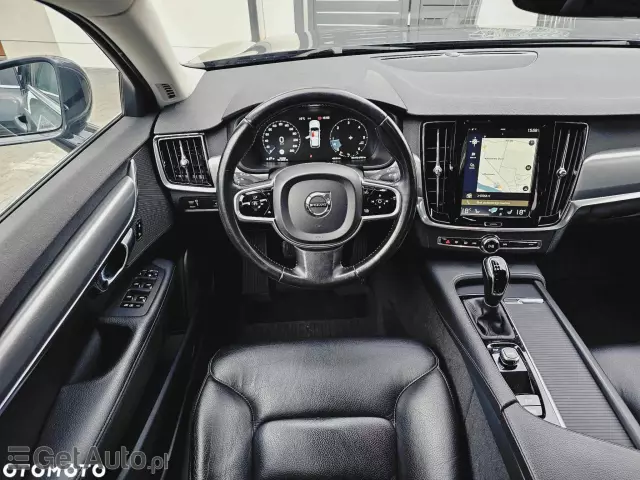 VOLVO V90 D3 Momentum Pro