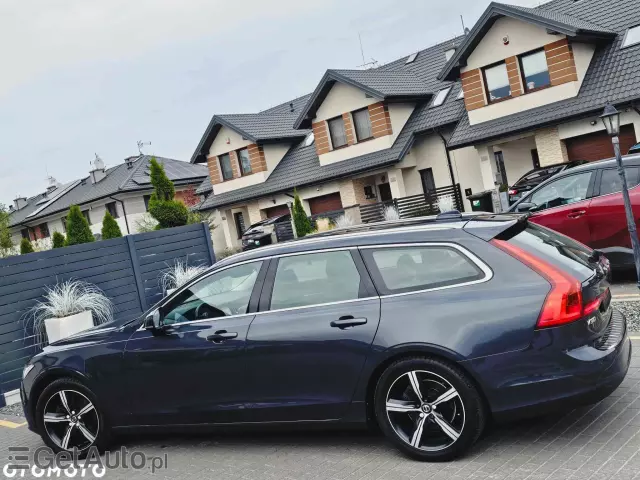 VOLVO V90 D3 Momentum Pro