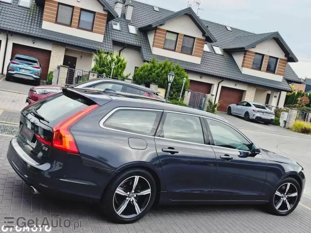 VOLVO V90 D3 Momentum Pro