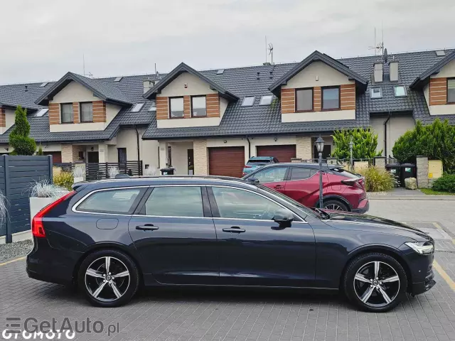 VOLVO V90 D3 Momentum Pro