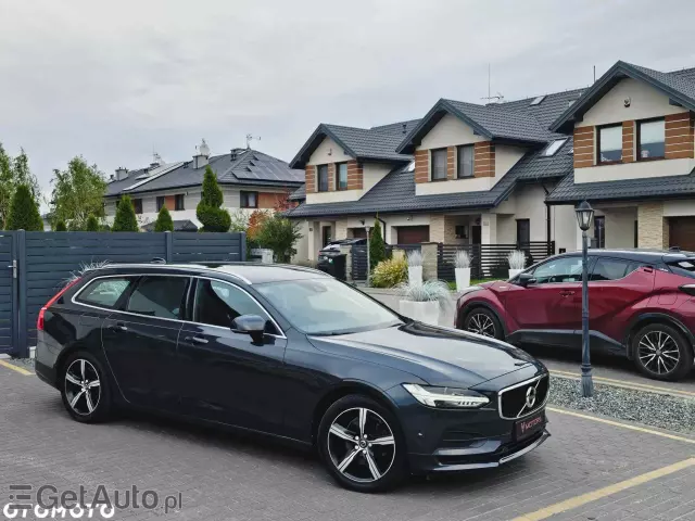 VOLVO V90 D3 Momentum Pro