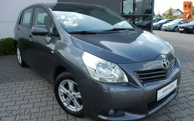 TOYOTA Verso 