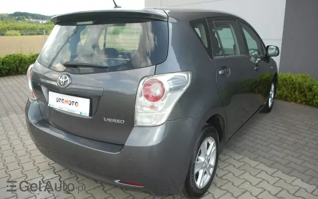 TOYOTA Verso 