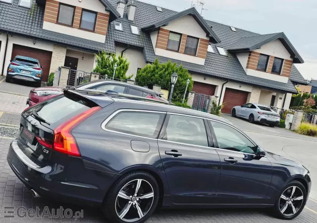 VOLVO V90 D3 Momentum Pro