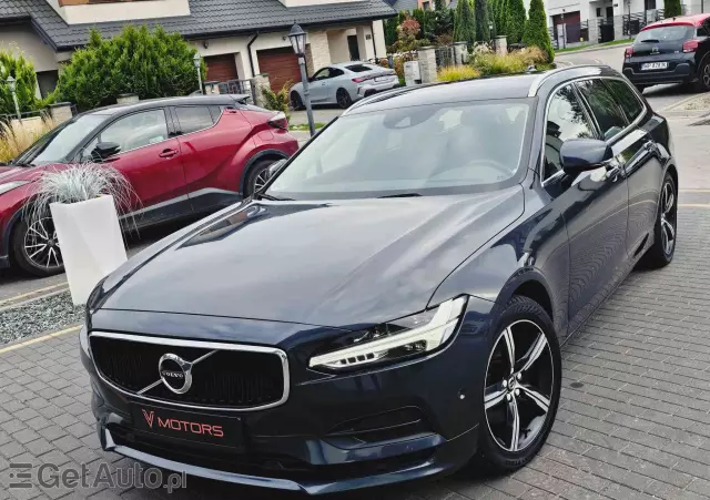 VOLVO V90 D3 Momentum Pro