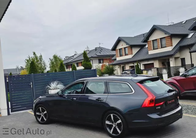 VOLVO V90 D3 Momentum Pro