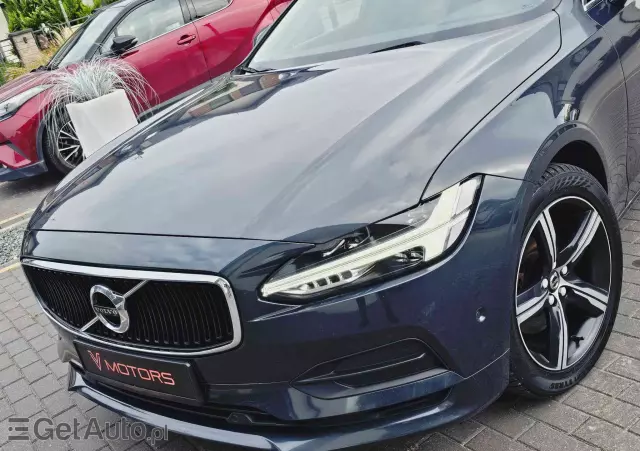 VOLVO V90 D3 Momentum Pro