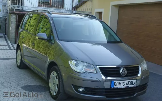 VOLKSWAGEN Touran 