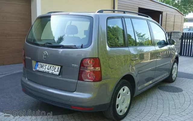 VOLKSWAGEN Touran 