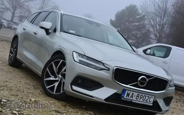 VOLVO V60 T5 Momentum