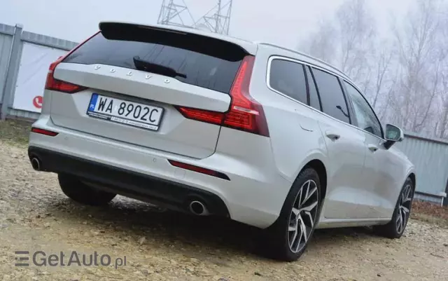 VOLVO V60 T5 Momentum