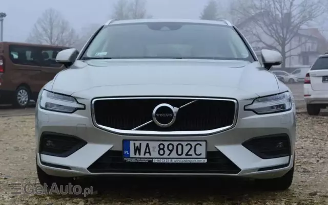 VOLVO V60 T5 Momentum