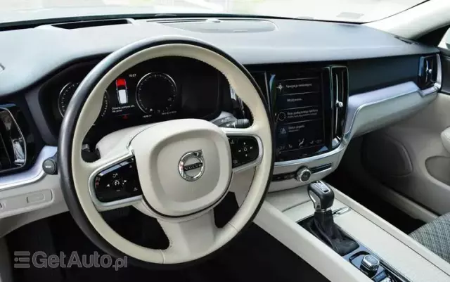 VOLVO V60 T5 Momentum