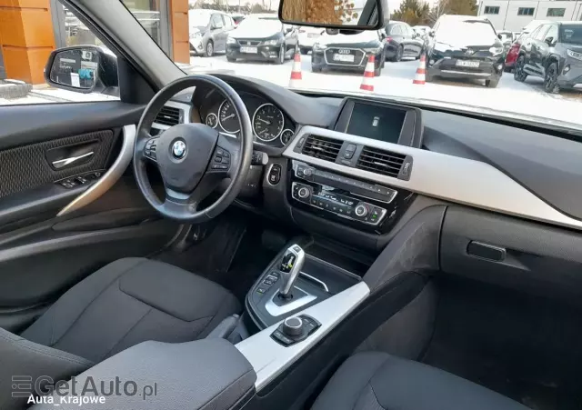 BMW Seria 3 320i GPF xDrive Advantage