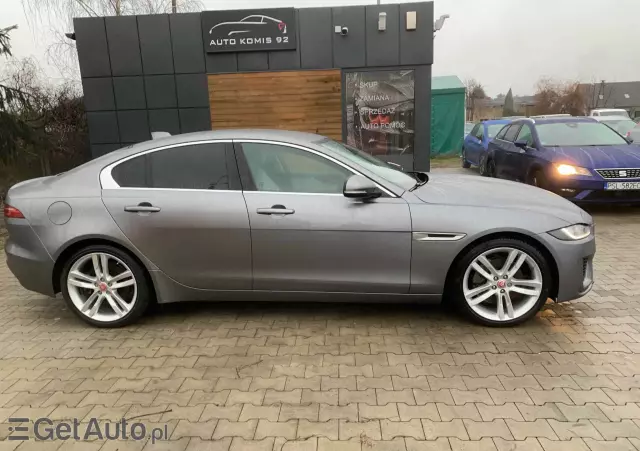 JAGUAR XE 2.0 D AWD R-Sport