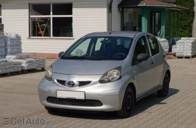 TOYOTA Aygo 1.0i 12V (67 KM)