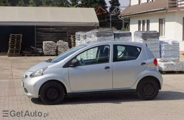 TOYOTA Aygo 1.0i 12V (67 KM)