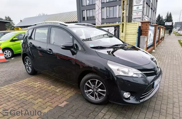 TOYOTA Verso 