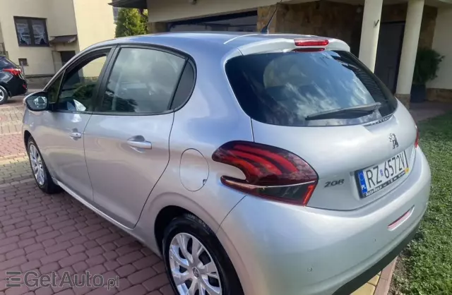 PEUGEOT 208 