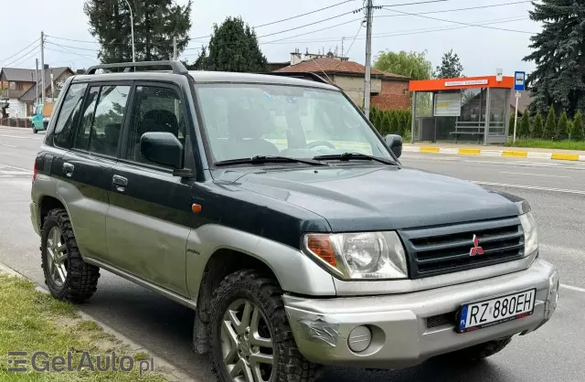 MITSUBISHI Pajero 