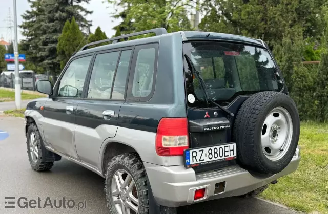 MITSUBISHI Pajero 