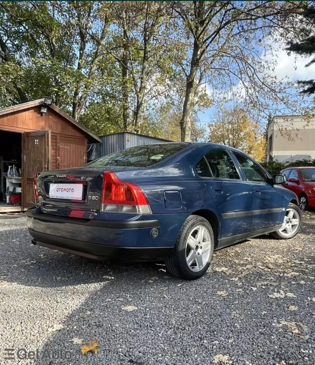 VOLVO S60 2.4 20V (140 KM)