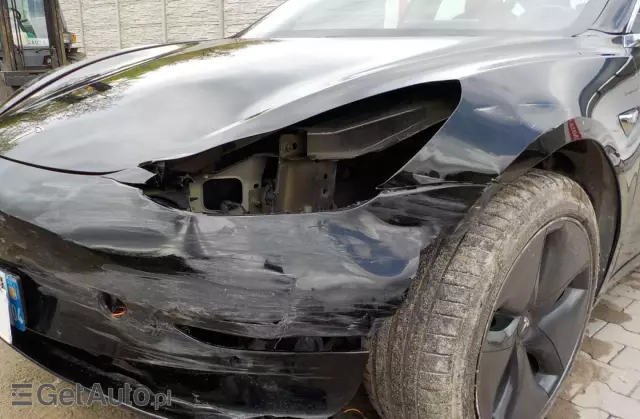 TESLA Model 3 Langstreckenbatterie Allradantrieb Dual Motor Performance