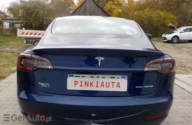 TESLA Model 3 