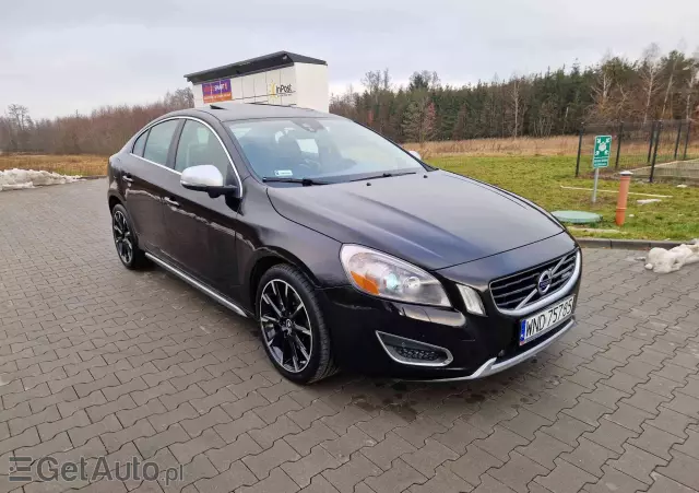 VOLVO S60 T6 AWD R-Design