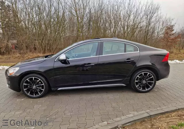 VOLVO S60 T6 AWD R-Design