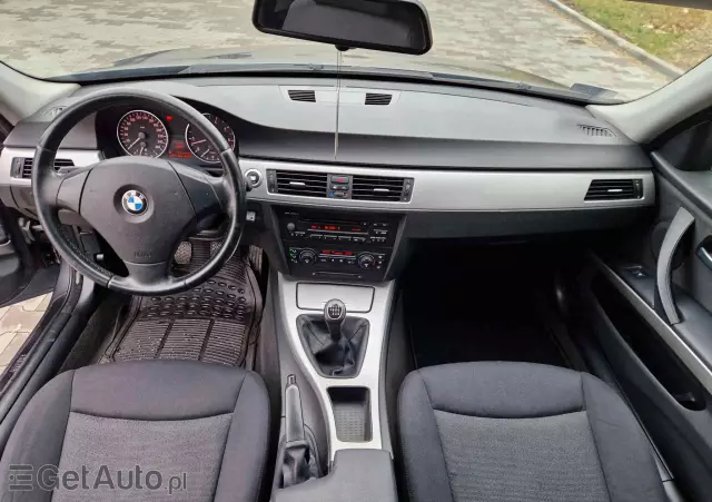 BMW Seria 3 318i