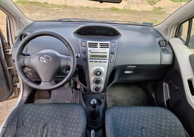 TOYOTA Yaris 1.0 Terra