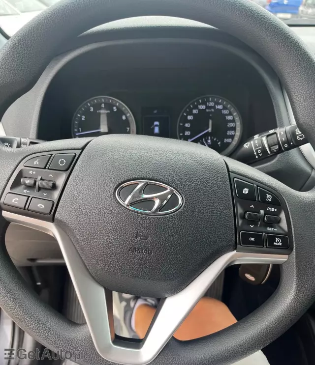 HYUNDAI Tucson 