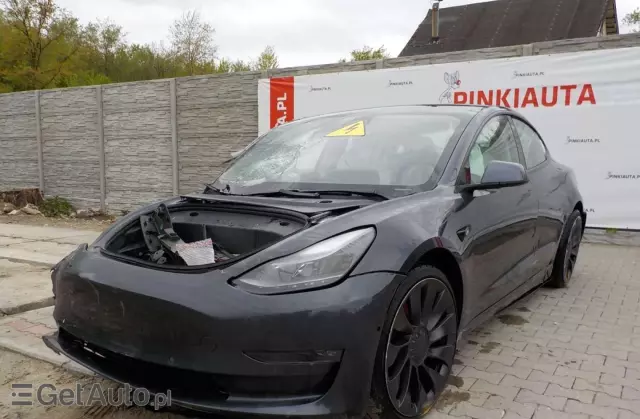 TESLA Model 3 