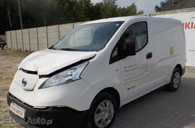 NISSAN E-NV200 