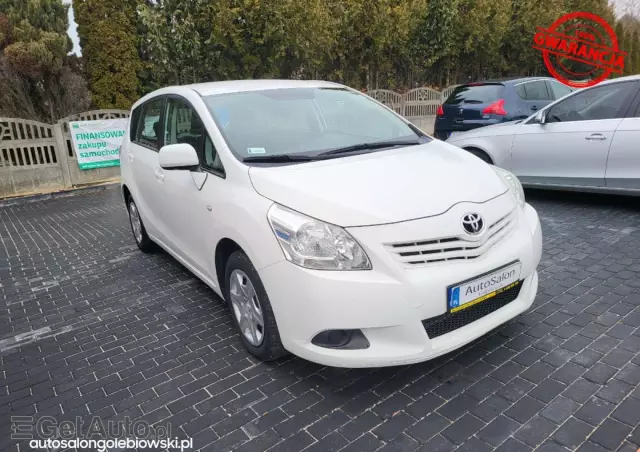 TOYOTA Verso 