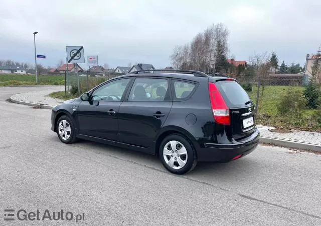 HYUNDAI I30 I30cw 1.6 CRDi blue Classic