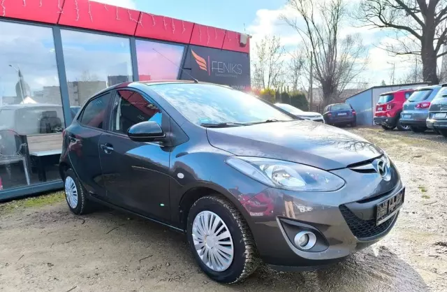 MAZDA 2 