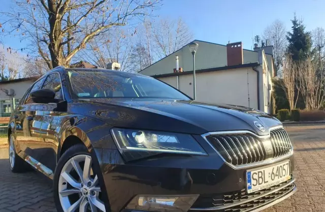 SKODA Superb 