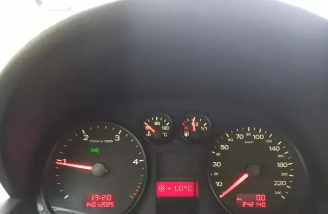 AUDI A2 