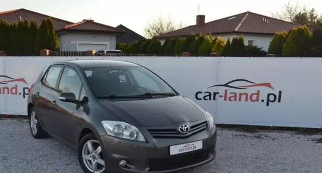 TOYOTA Auris 