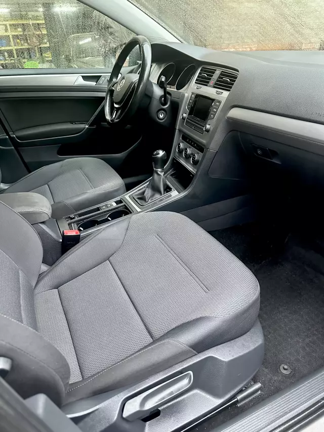 VOLKSWAGEN Golf Start