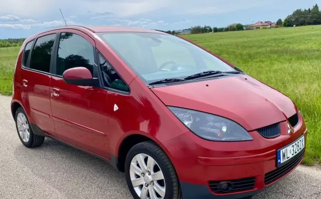 MITSUBISHI Colt 
