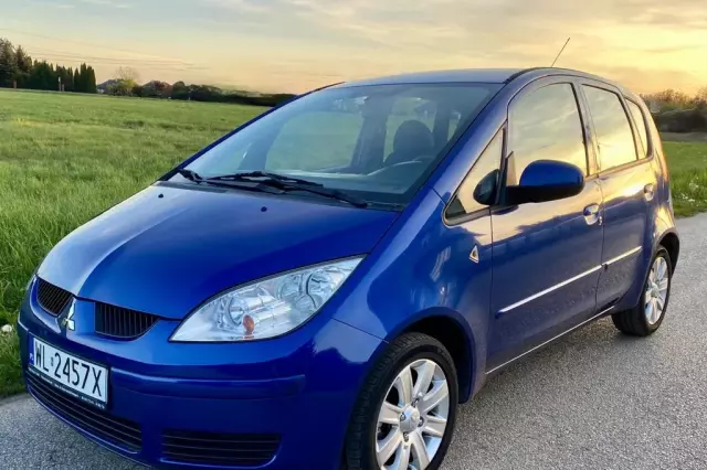 MITSUBISHI Colt 