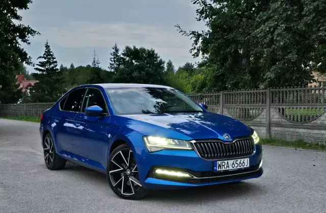 SKODA Superb 